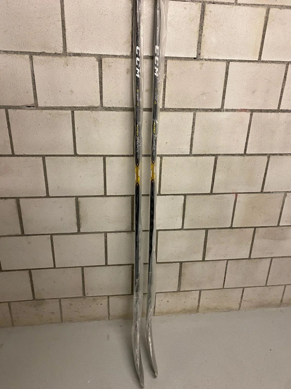 2x CCM Super Taks AS1, rechts, 85 Flex – Bild 3